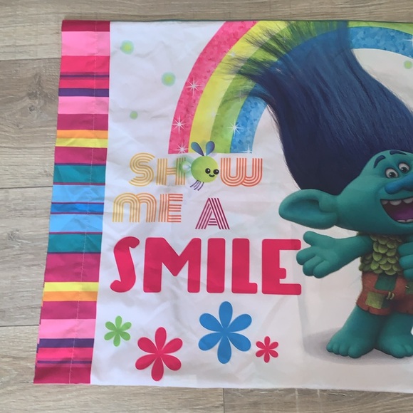 Trolls Show Me A Smile Movie Kids Standard Pillowcase DreamWorks - Picture 2 of 6